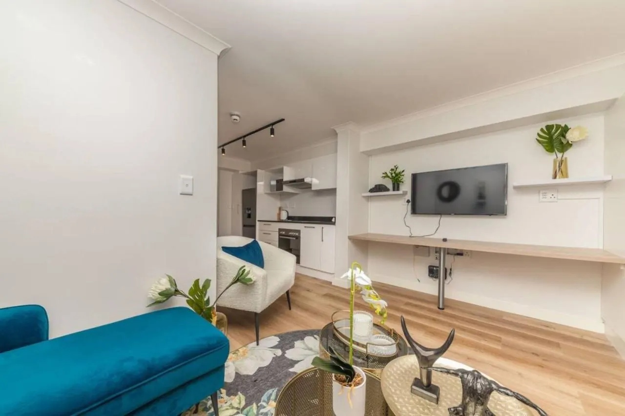 Colourful And Cosy Studio Apartment In Newlands Cape Town
